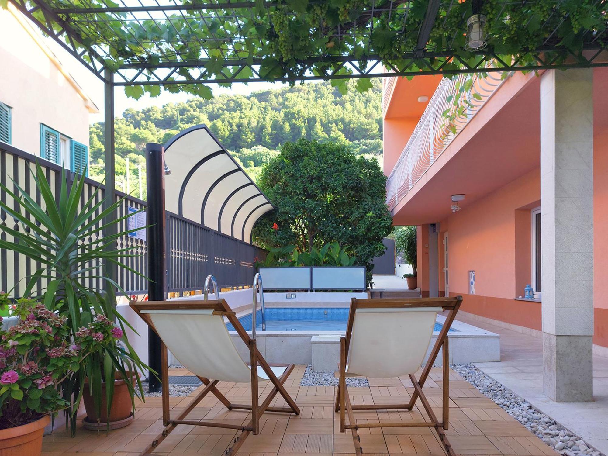 Poolside Paradise - A Hidden Gem In スプリト エクステリア 写真