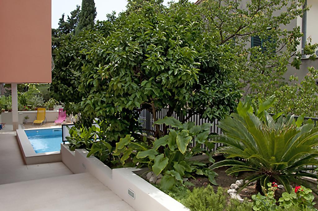 Poolside Paradise - A Hidden Gem In スプリト エクステリア 写真