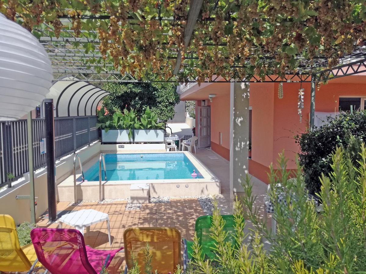 Poolside Paradise - A Hidden Gem In スプリト エクステリア 写真